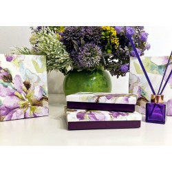 Cutie din carton model flori mov 16.5cm x 12.5cm x 3cm