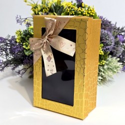 Cutie din carton auriu cu fereastra si funda 23cm x 16cm x 10cm